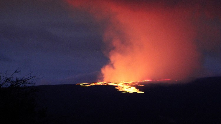 Hawaii’s Mauna Loa erupts, officials warn people to prepare