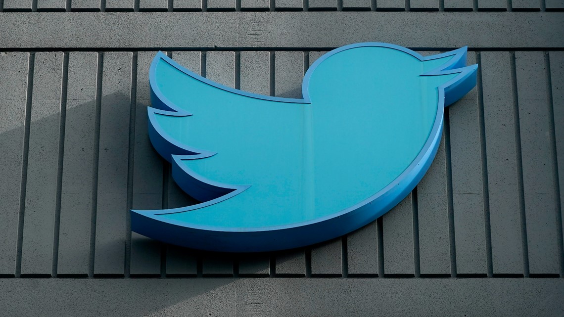 Twitter at least partially down, external links lead to error page