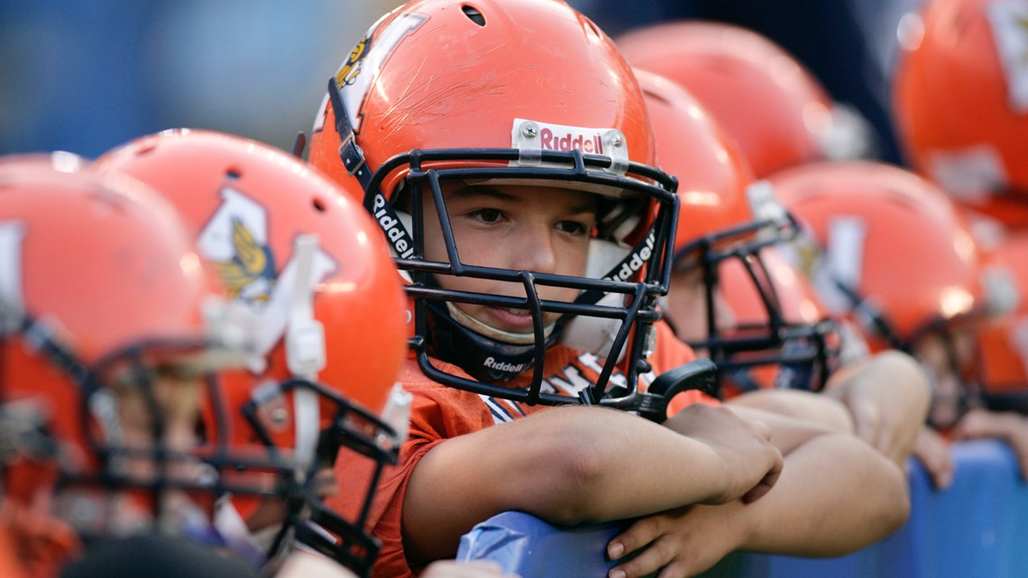 Calif. lawmakers to consider tackle football ban for young kids