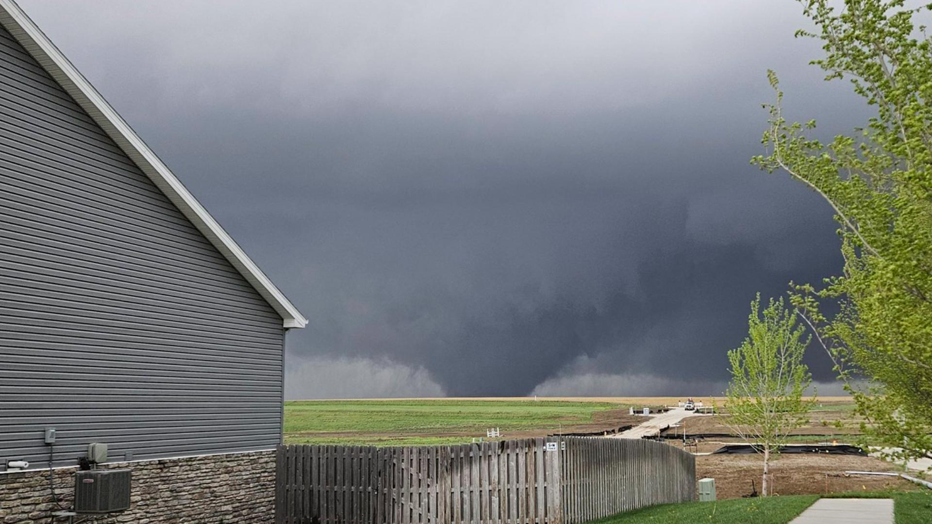 Nebraska tornado: Omaha suburbs suffer severe damage | wfaa.com