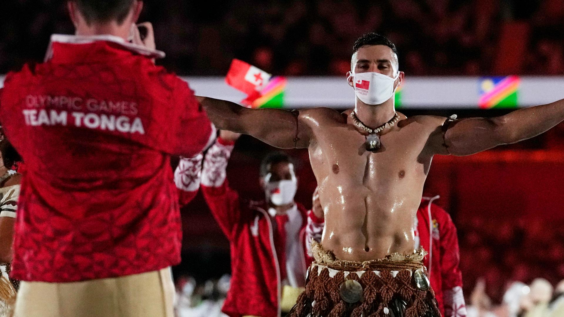 Tonga shirtless flagbearer Pita Taufatofua not competing in Paris(00)