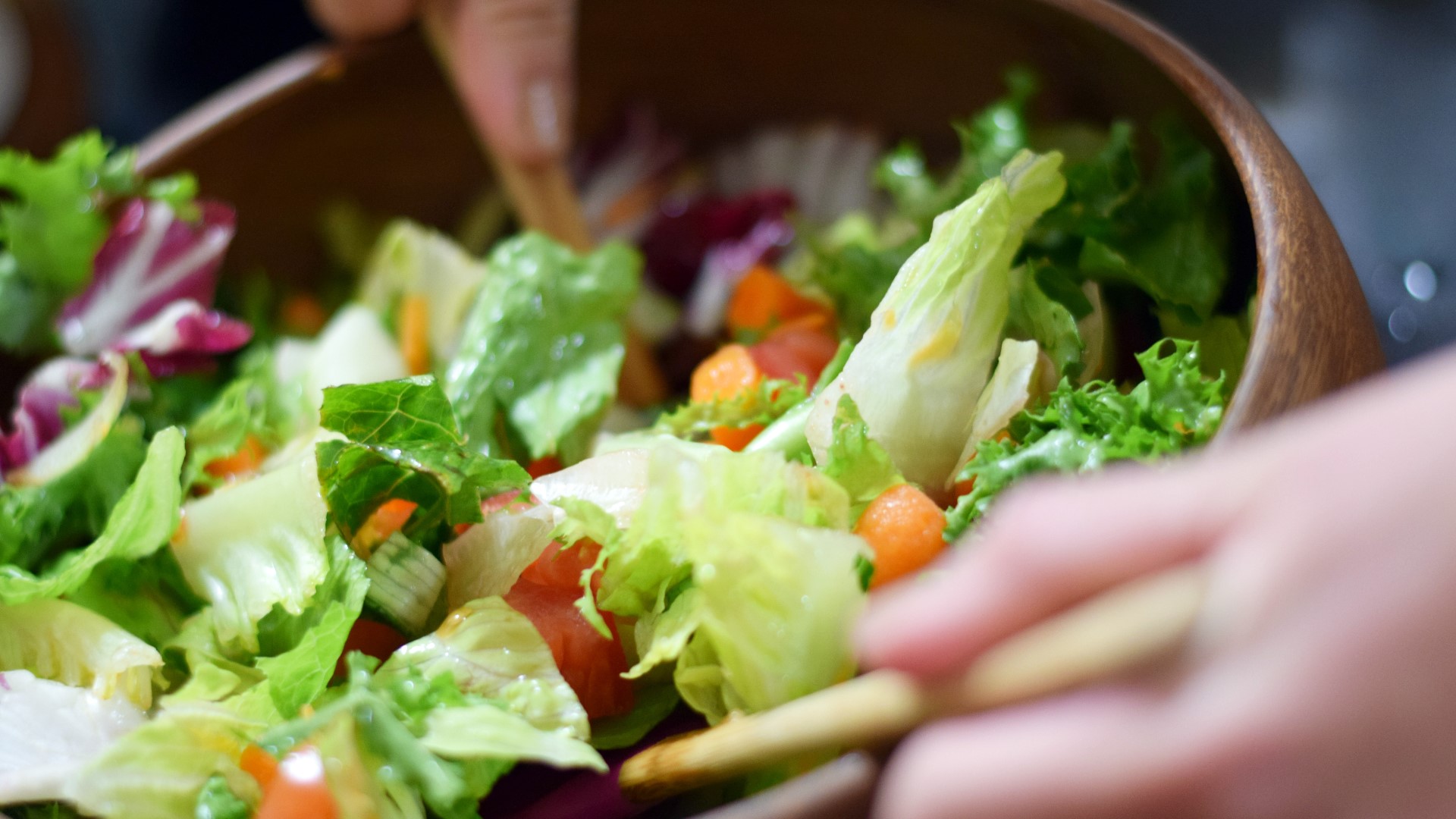 Lawsuit: Chopt customer chewed on human finger in salad | wfaa.com