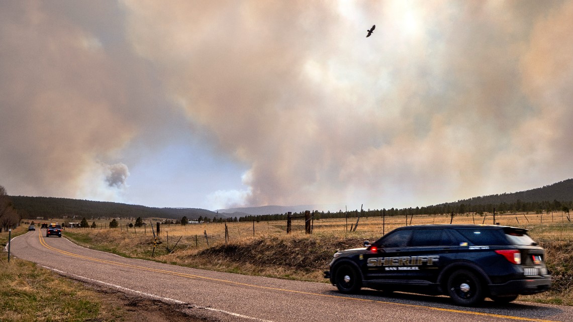 Wildfires merge in New Mexico and are threatening rural villages - Vimarsana News