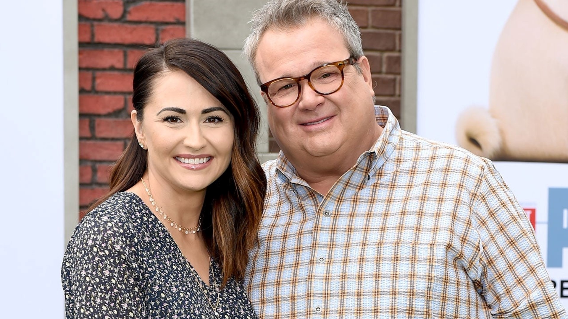 Eric Stonestreet Engaged to Longtime Girlfriend Lindsay Schweitzer ...