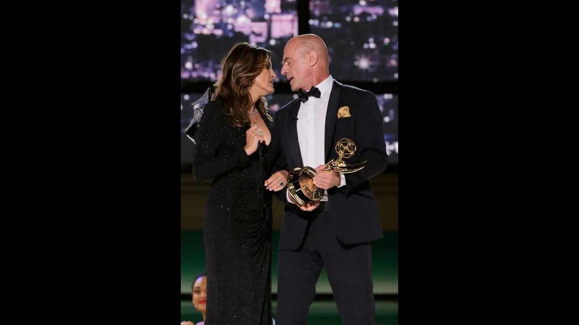 Mariska Hargitay and Christopher Meloni Pretend to Kiss as They Present