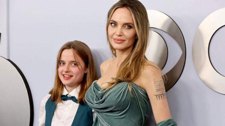 Vivienne Jolie-Pitt hace un impresionante debut en los premios Tony junto a su mamá Angelina Jolie