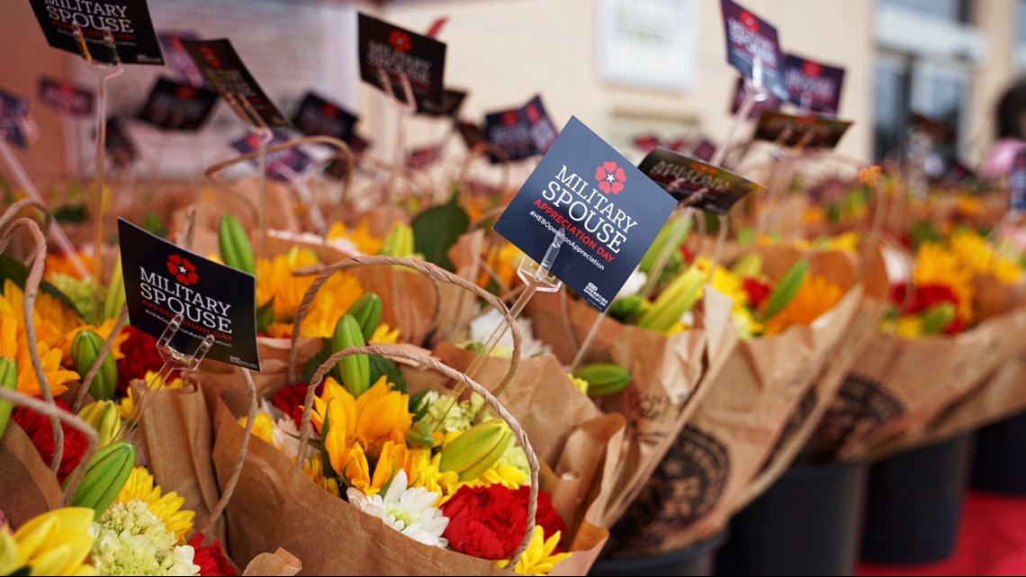 HEB gifts 4,500 flower bouquets to military spouses in Texas