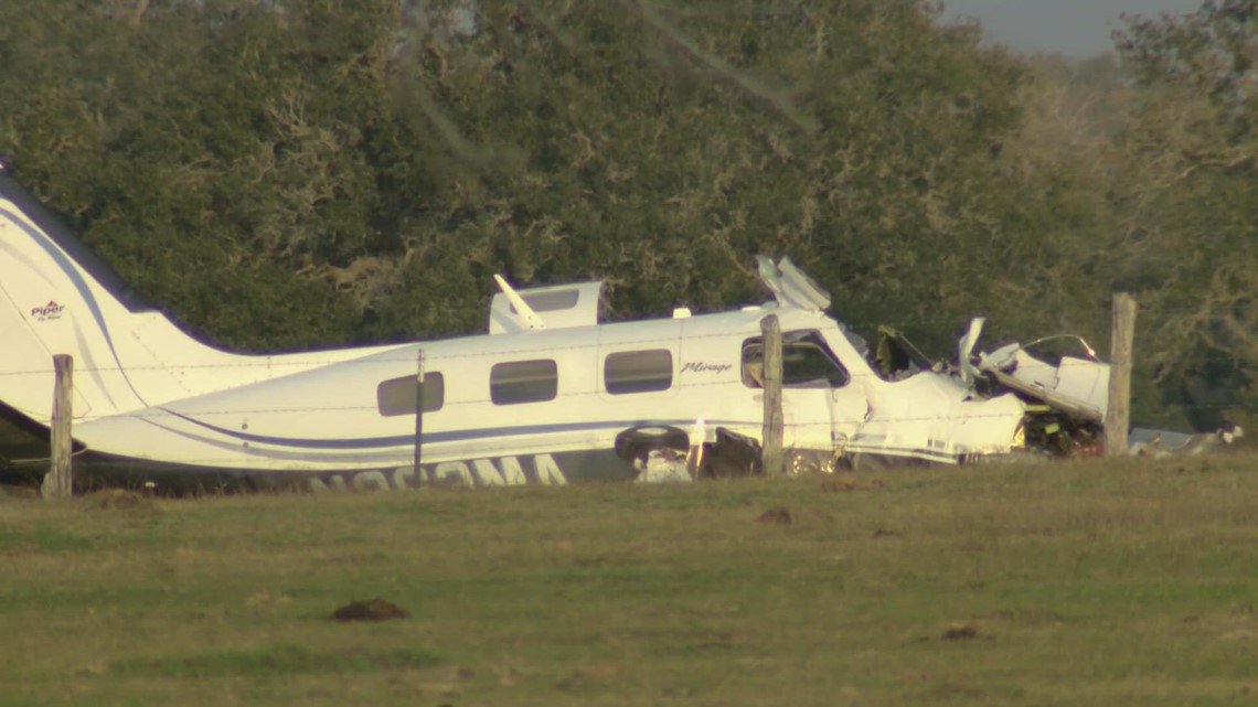 Four people killed in small plane crash near Yoakum Texas