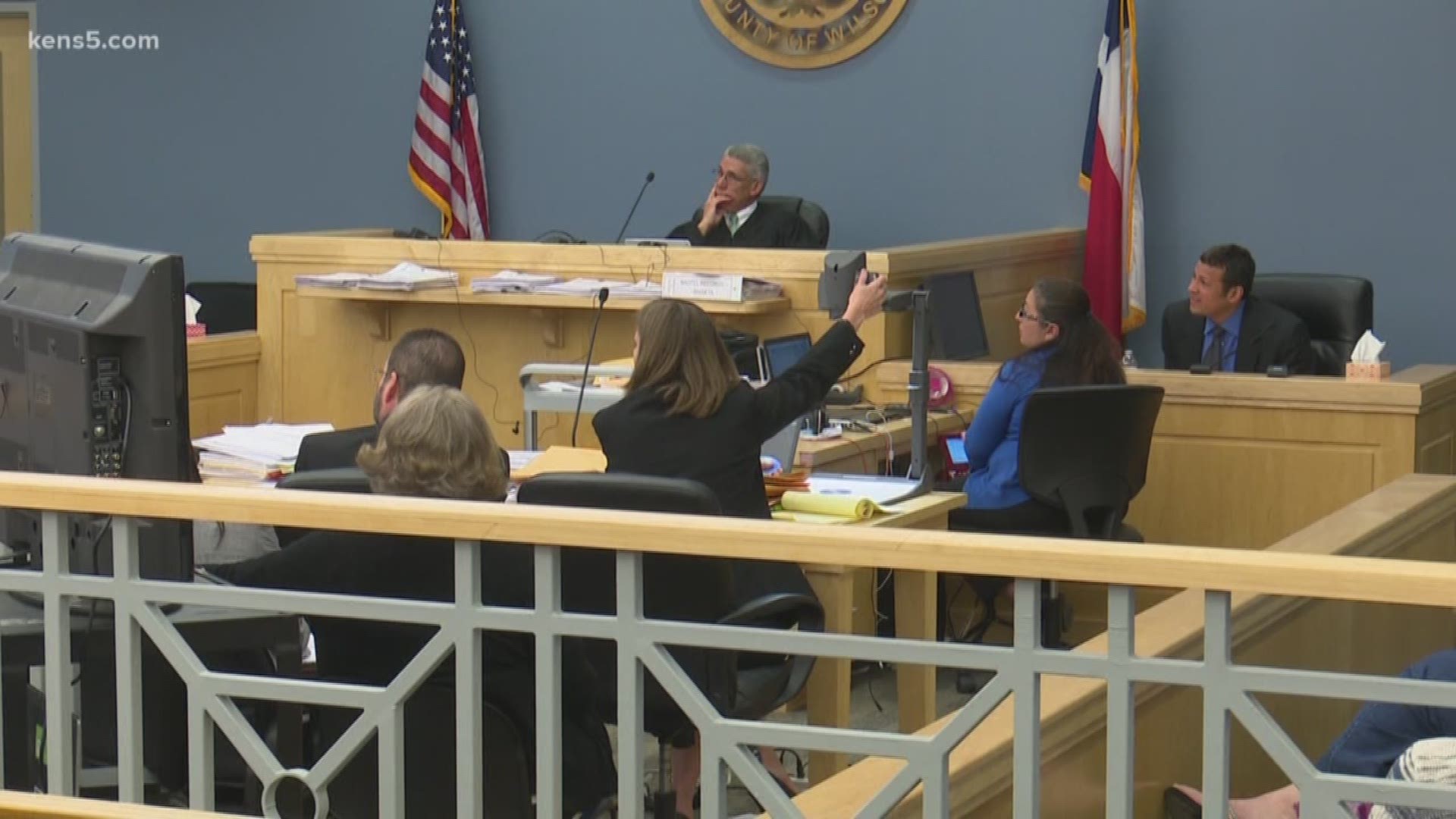 Attorney Mark Benavides says his downfall began when he started representing criminals. Benavides is trying to sway a jury to give him a minimum sentence for exchanging legal services for sex. Eyewitness News reporter Henry Ramos has more.