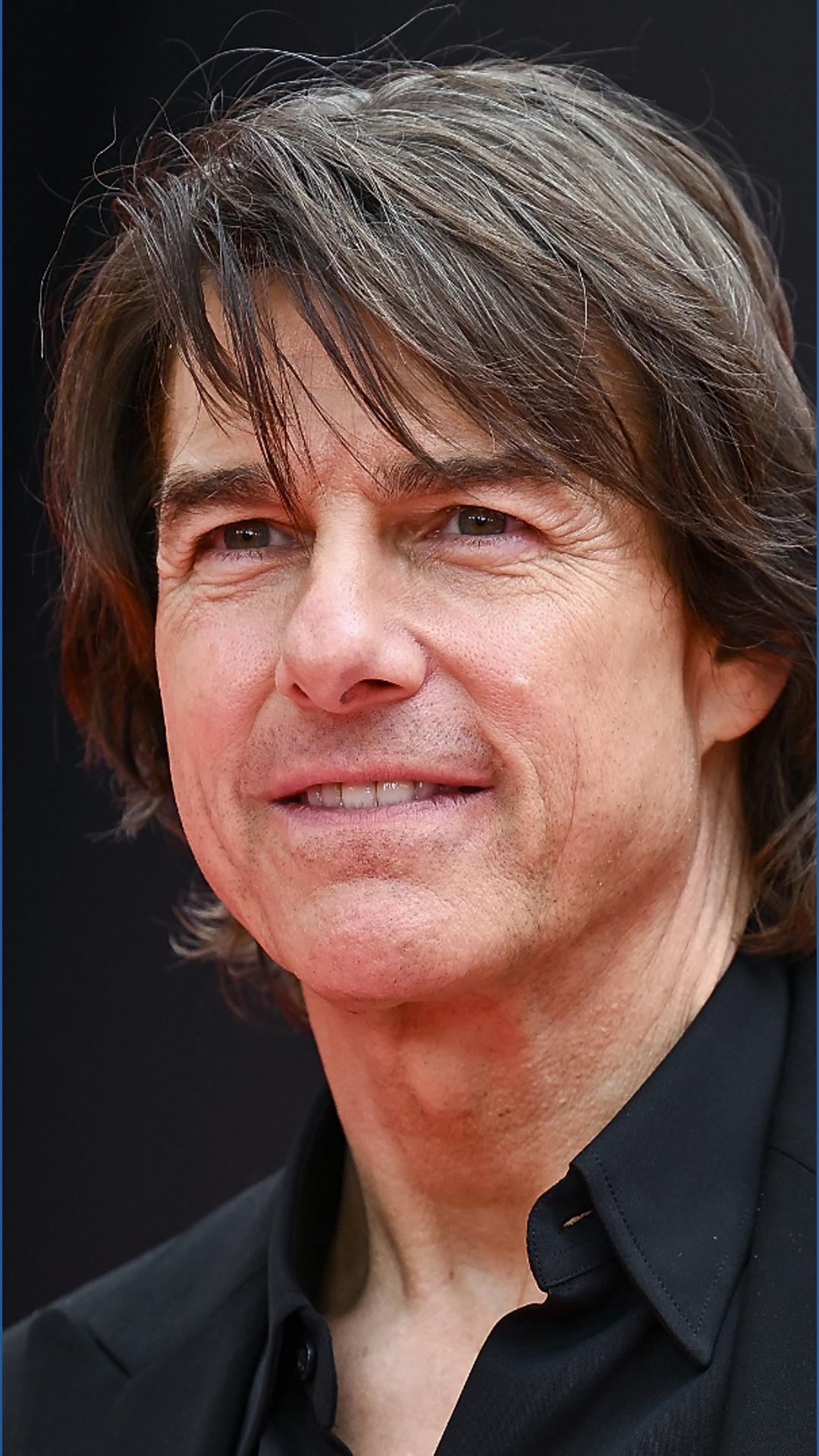 video-tom-cruise-surprises-moviegoers-at-texas-theater-wfaa