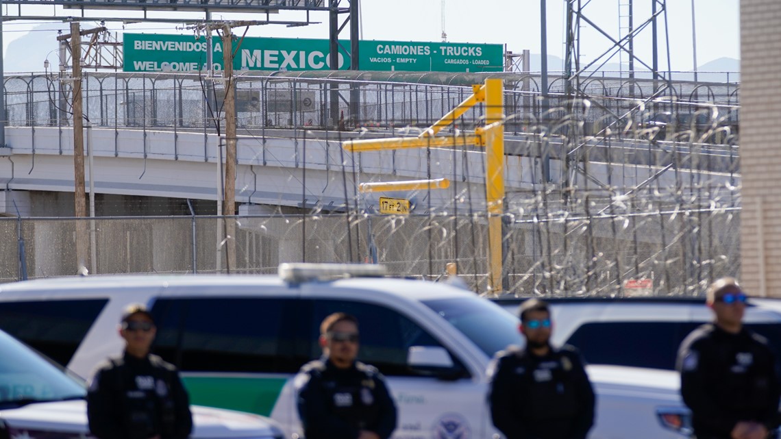 NYC mayor visits Texas border, blasts feds' migrant response