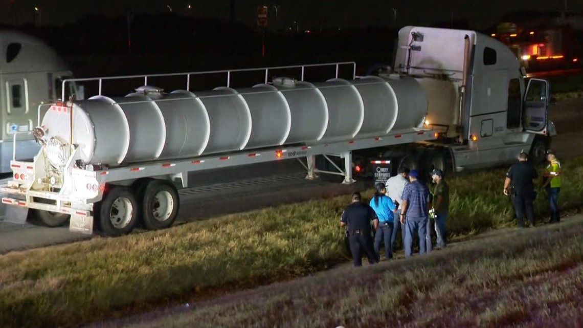 12 migrants found inside truck pulled over near San Antonio - Vimarsana News