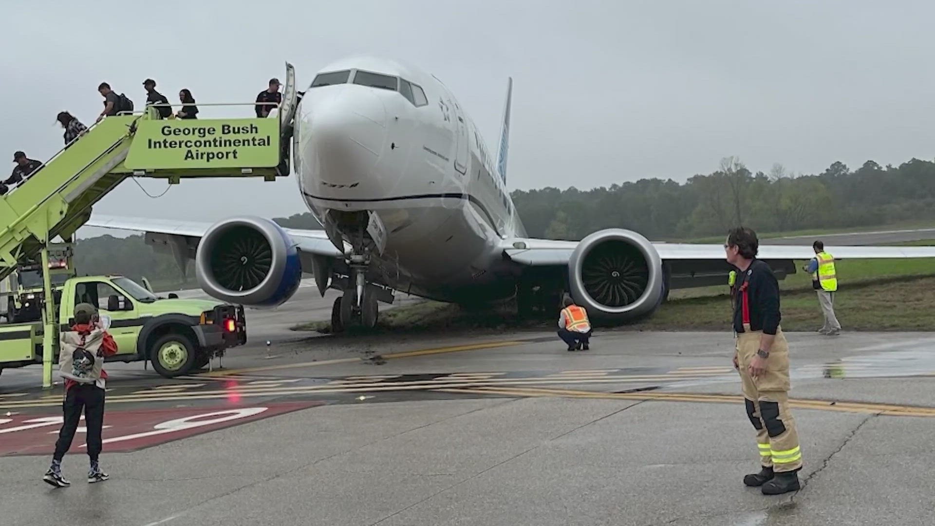 United flight makes emergency landing in LA | wfaa.com