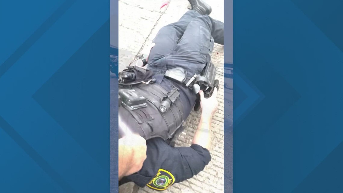 Man pulls wounded police officer to safety | wfaa.com