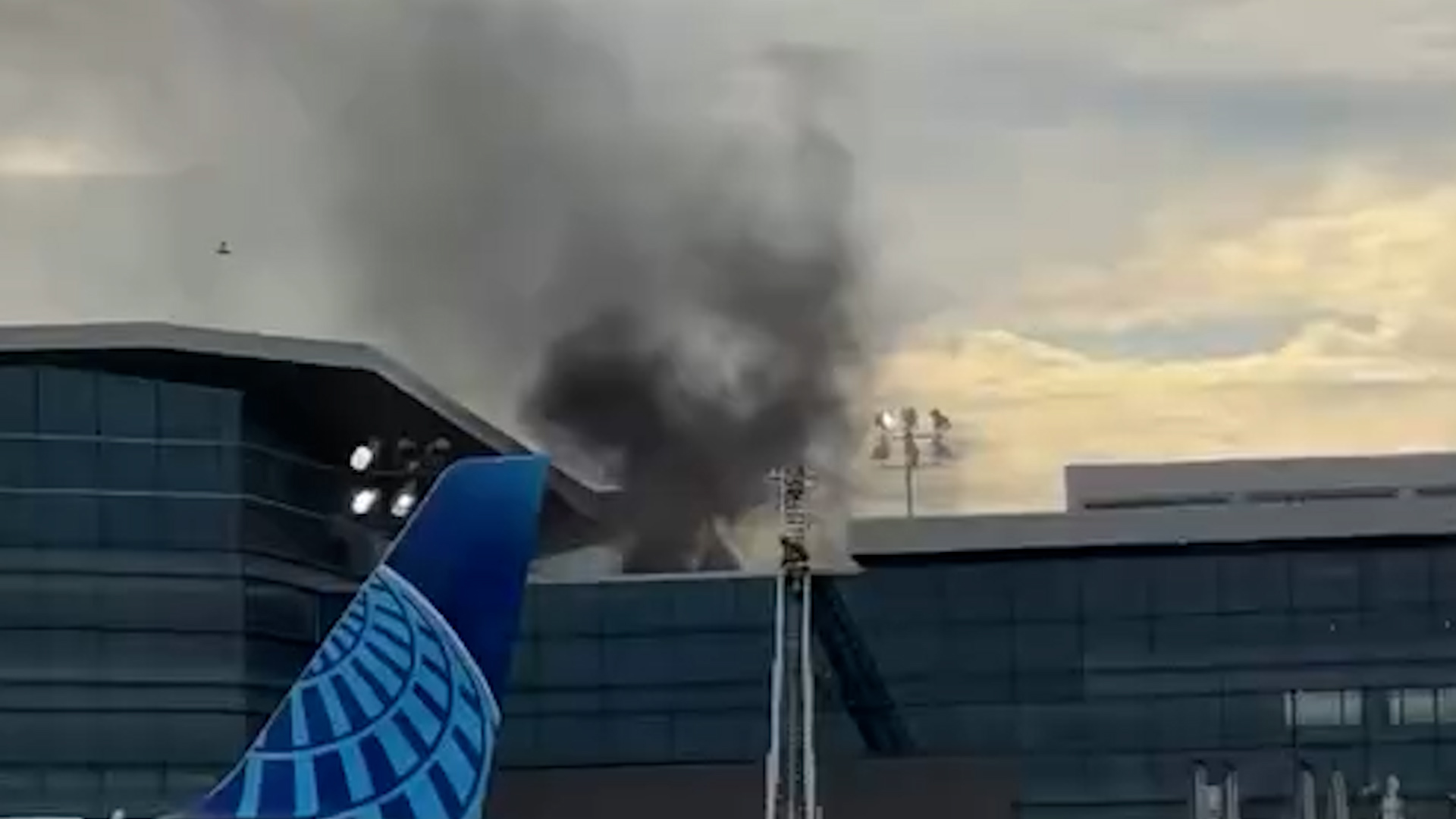 Fire reported at Houston airport terminal restaurant