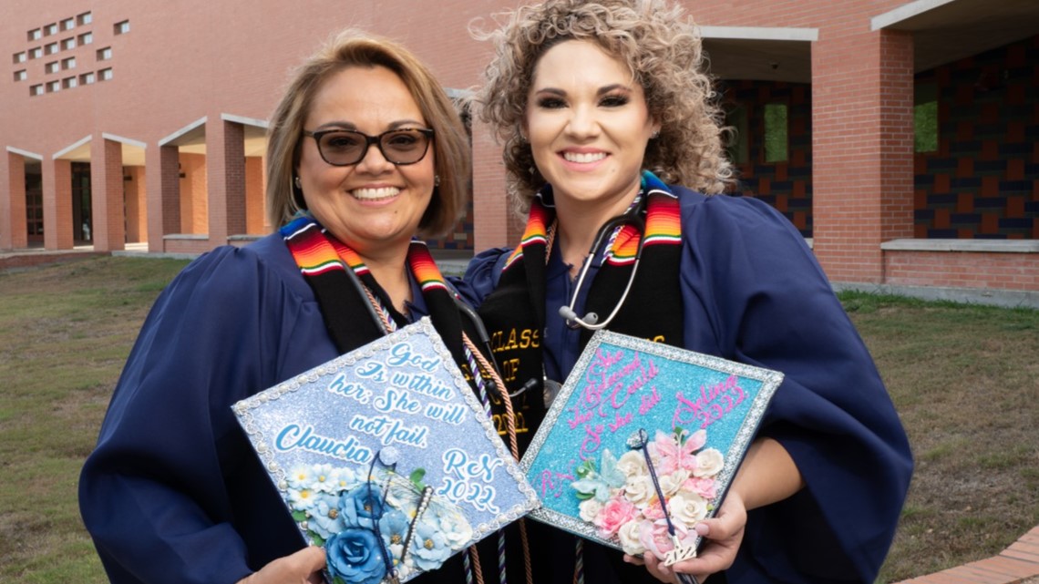 Texas mom, daughter graduating from nursing school together - Vimarsana News