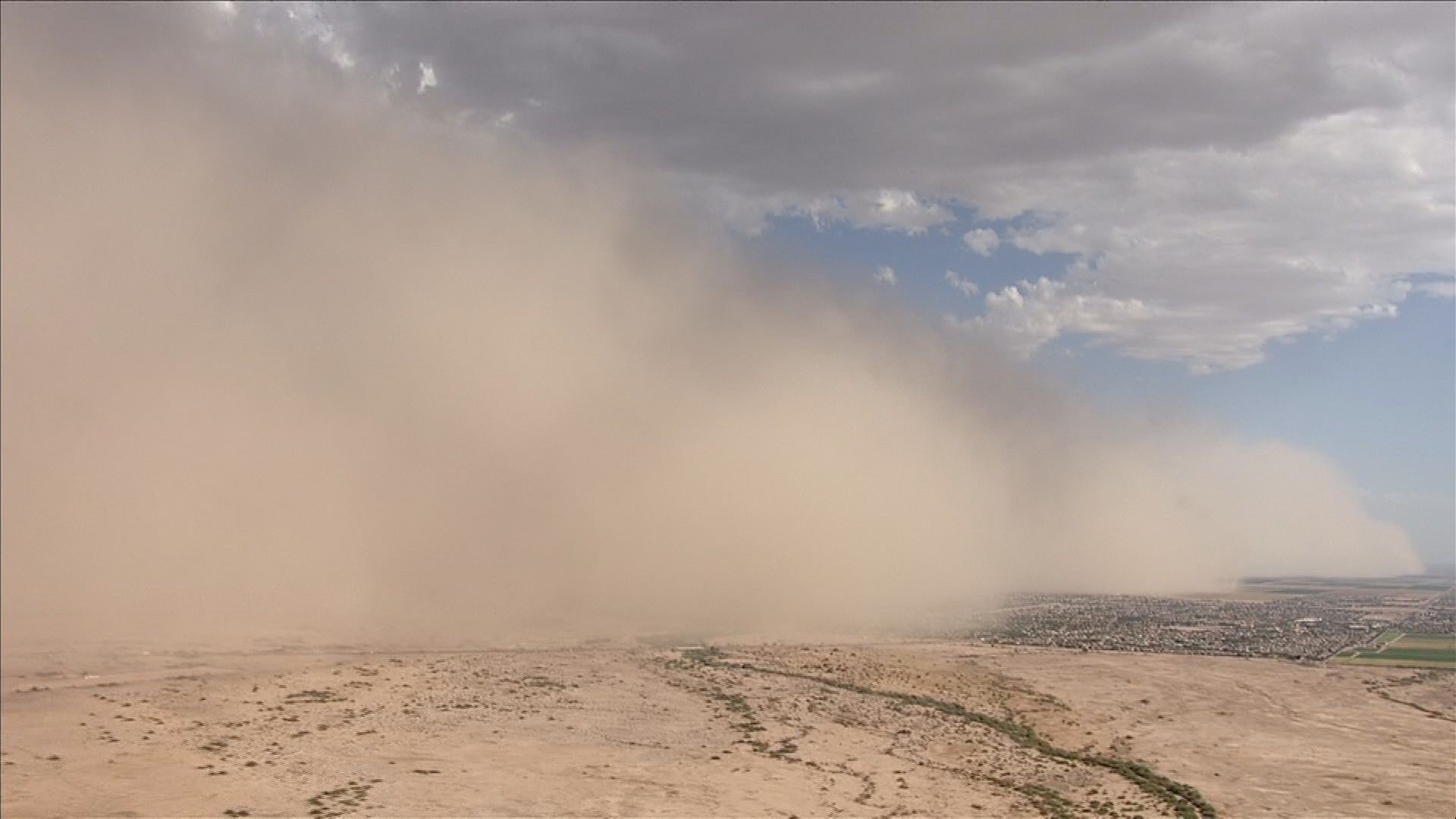 PHOTOS: Large wall of dust in Phoenix monsoon storm July 5, 2018 | wfaa.com