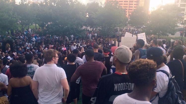 Dallas Pd Black Lives Matter Protesters Posed For Photos Before