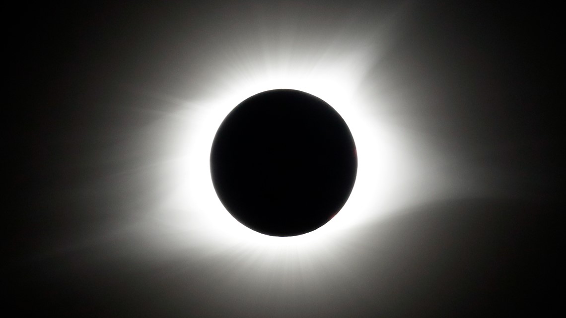 Some Texas schools remain open, others close for eclipse | wfaa.com