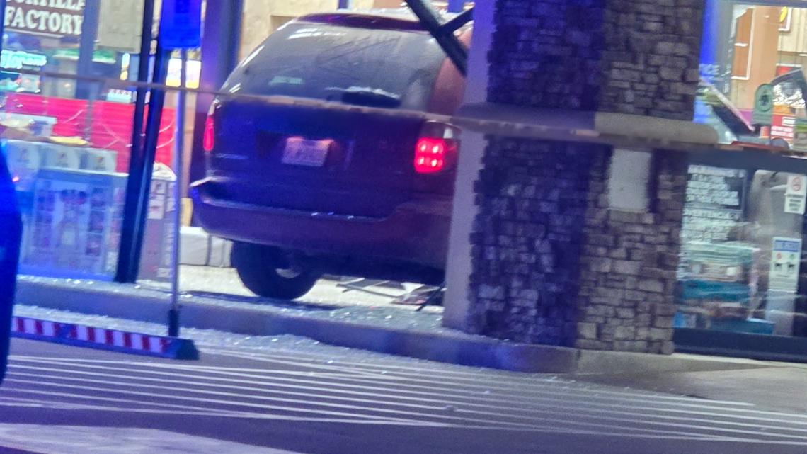 East Texas triple homicide suspect hospitalized after crashing into Buc-ee’s, shooting himself