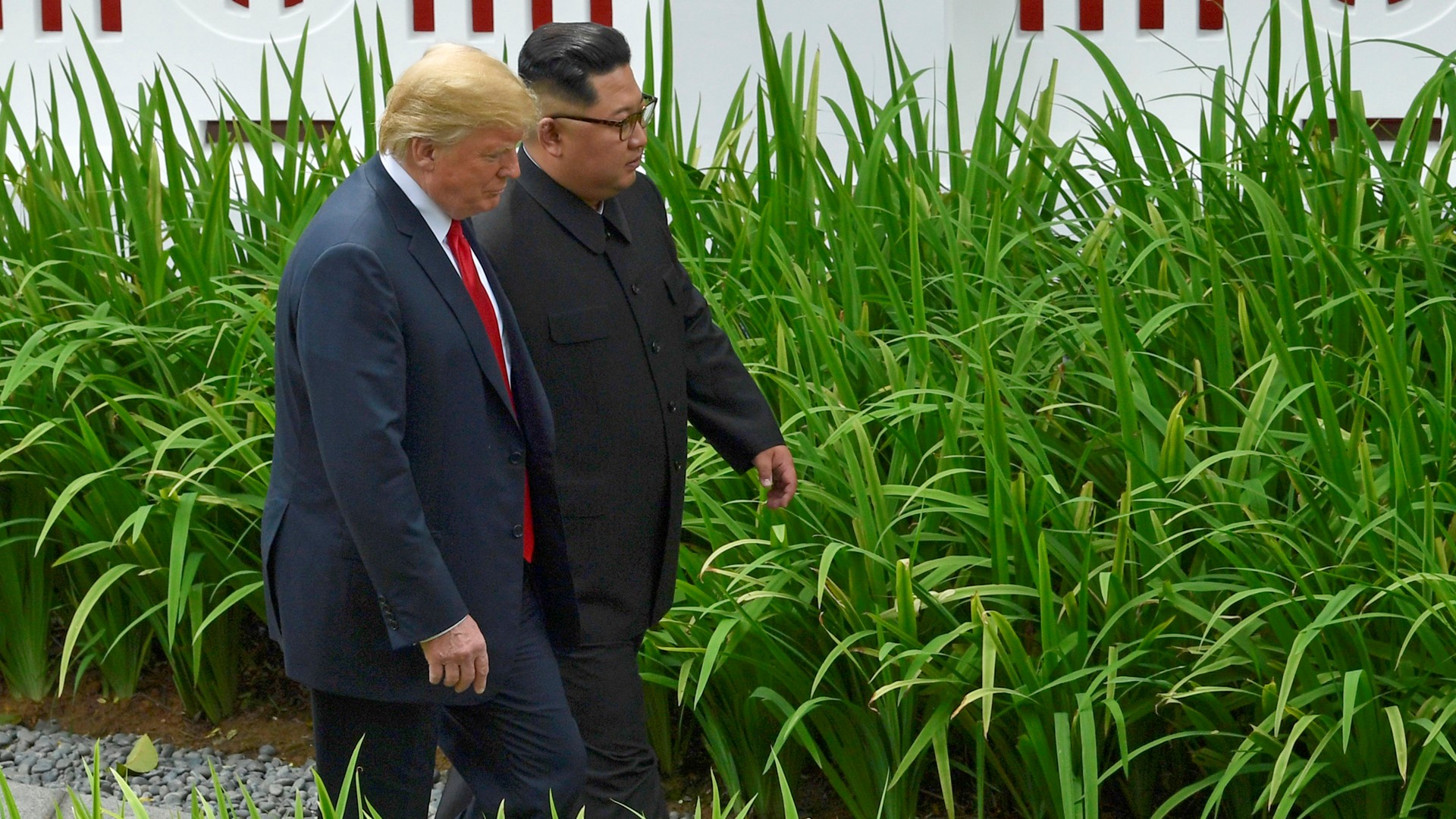 PHOTOS: President Trump and Kim Jong Un meet at historic summit | wfaa.com