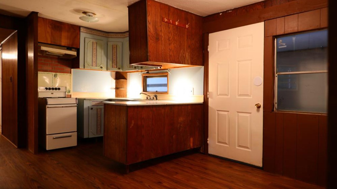 Live Like The King Elvis Mobile Home Up For Auction Wfaa Com