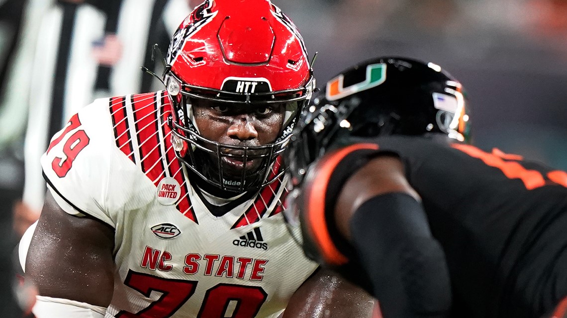 Pickett or Willis? Which QB is off the board first in NFL draft? - Vimarsana News