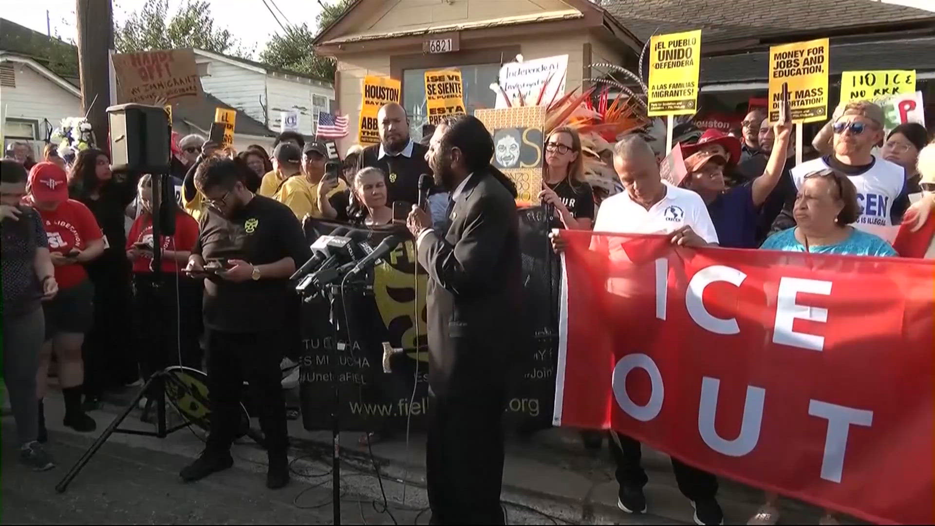 Activists and lawmakers demand answers in deadly ICE shooting | wfaa.com
