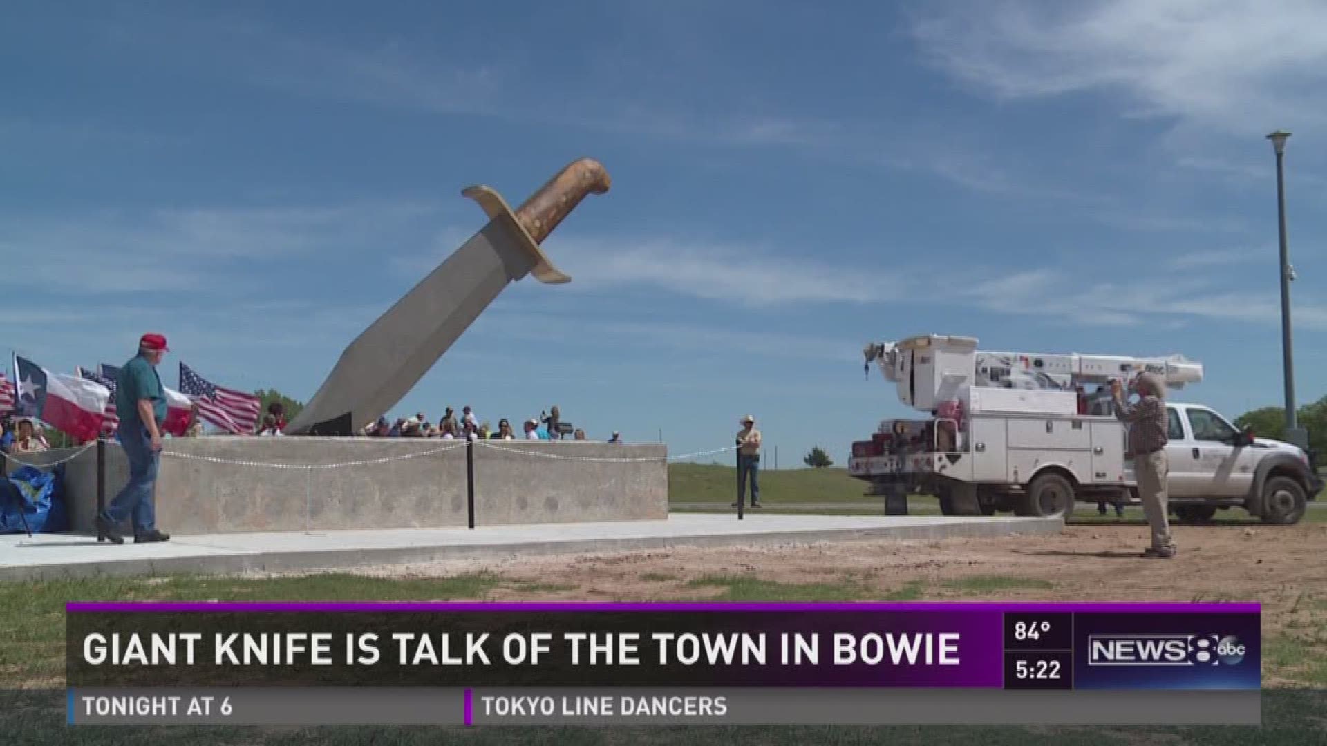 Giant Bowie knife will stand in Texas town with the same name