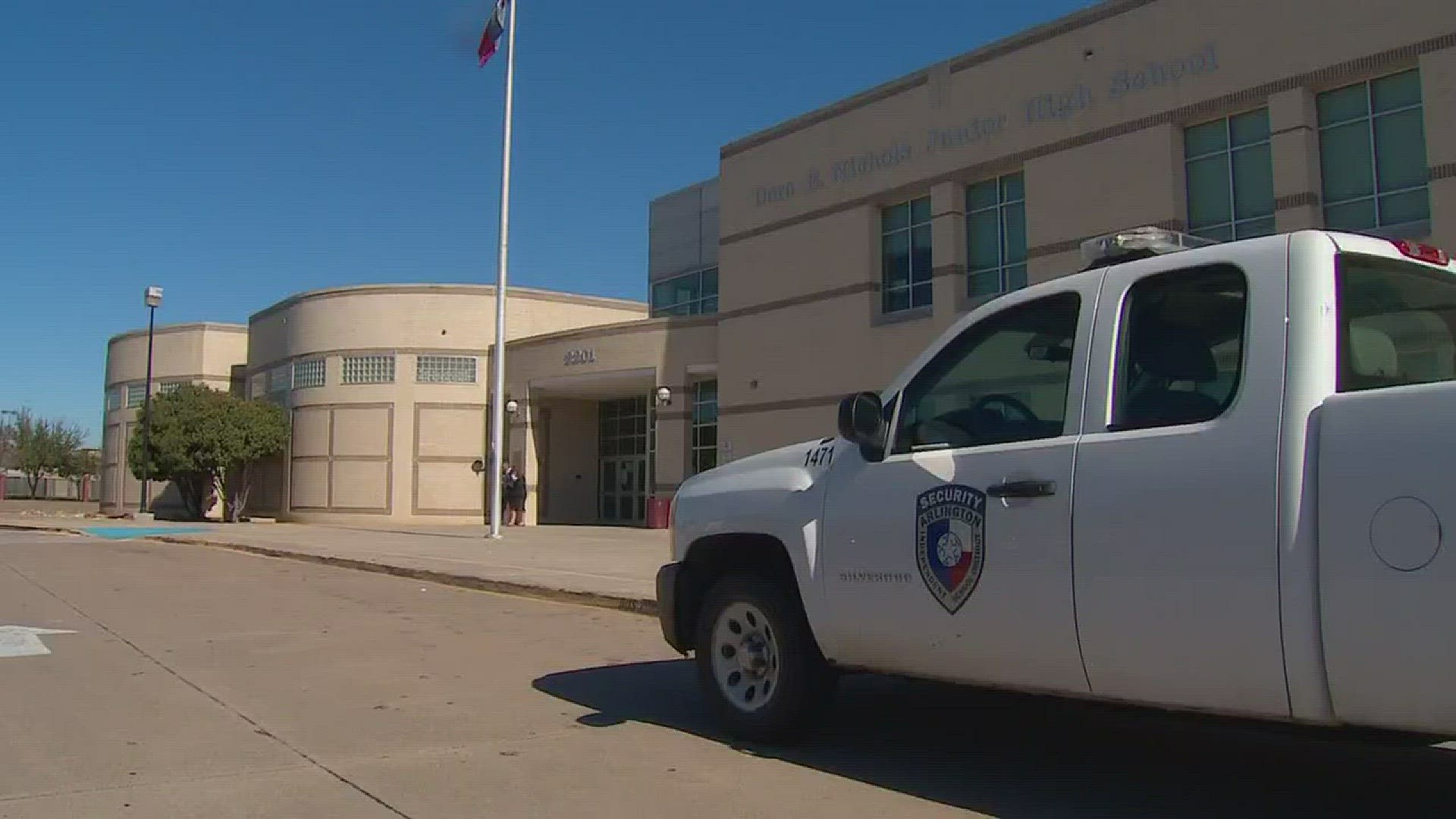 WFAA investigative reporter Charlotte Huffman has the latest on claims of a mystery illness at Arlington ISD's Nichols Junior High School.