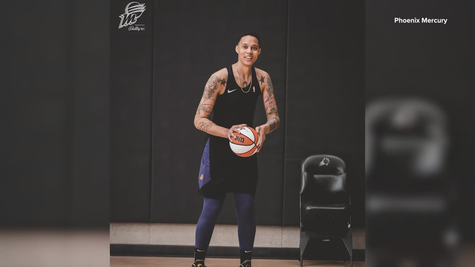 Griner, who was a free agent, re-signed with the Mercury on a one-year contract according to a person familiar with the deal.
