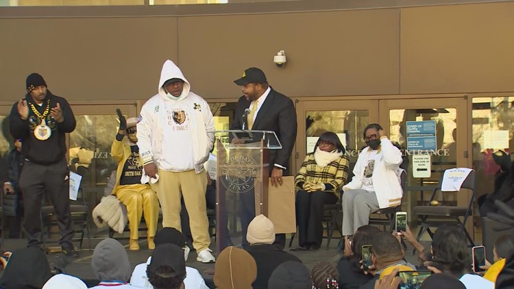 Dallas celebrates 'South Oak Cliff Day' in honor of school's football state championship