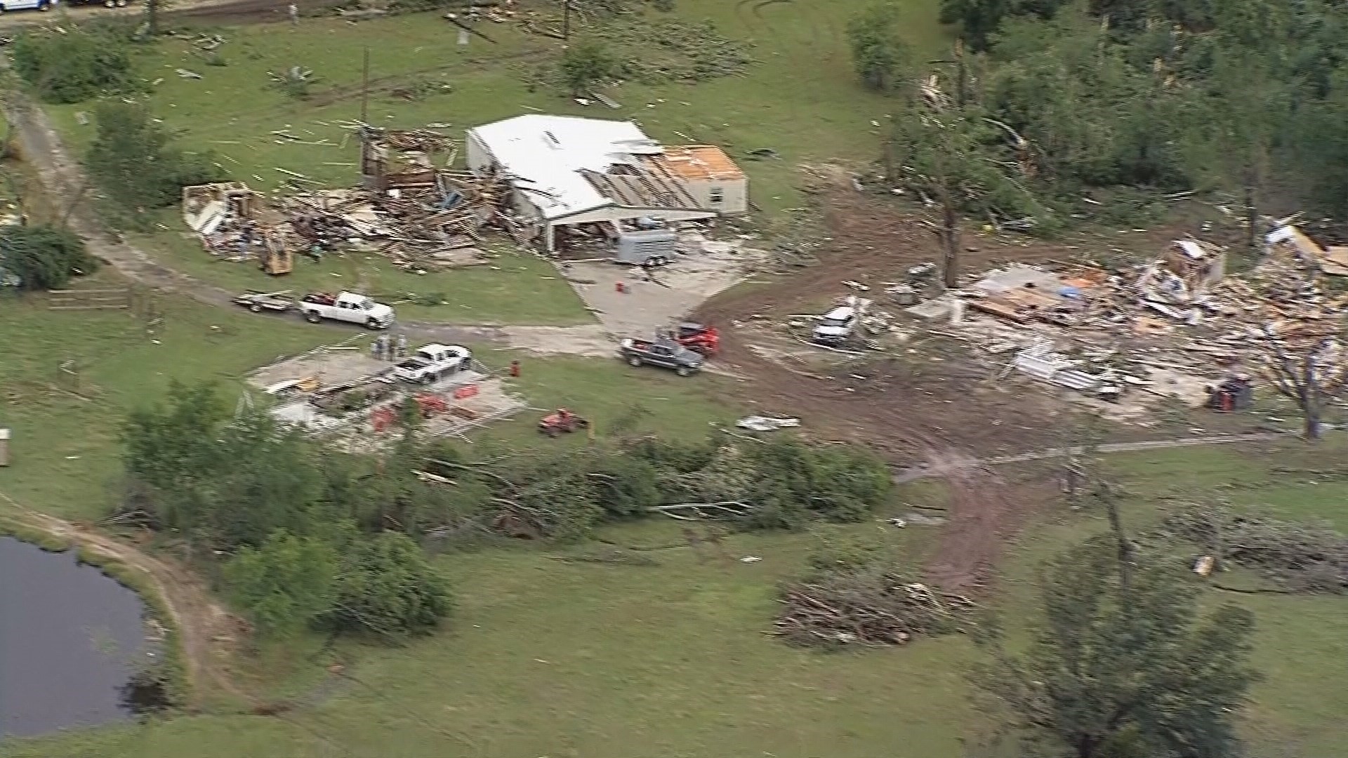 Possible tornado impacts 15 homes off of Cedar Creek Lake, destroys at