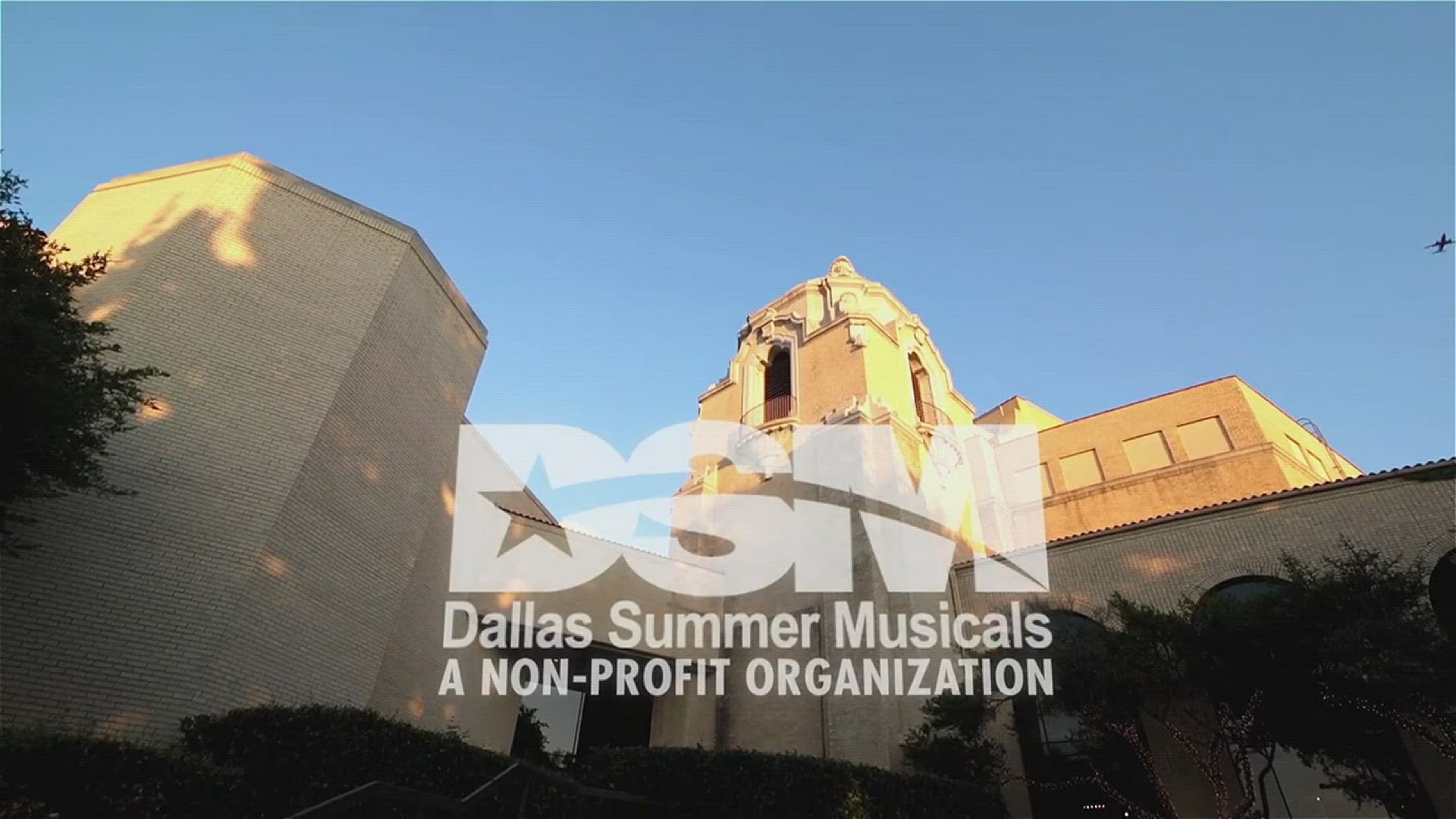 Reactions to Emilio and Gloria Estefan's "On Your Feet" musical at Dallas Summer Musicals. Playing through March 11, 2018 at Fair Park Music Hall.