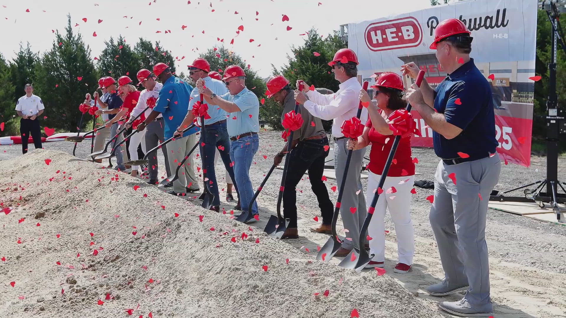 Thursday, the grocer broke ground on a new location in Rockwall.