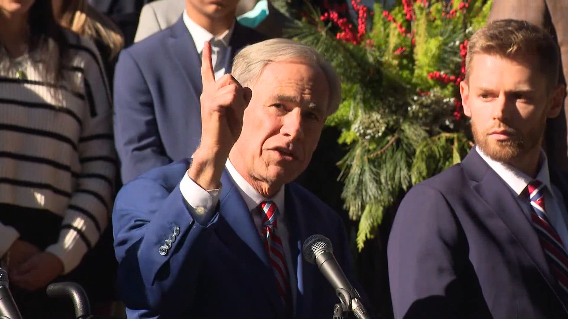 Traffic Alert: Minor train derailment blocks roadway in Carrollton  | wfaa.com