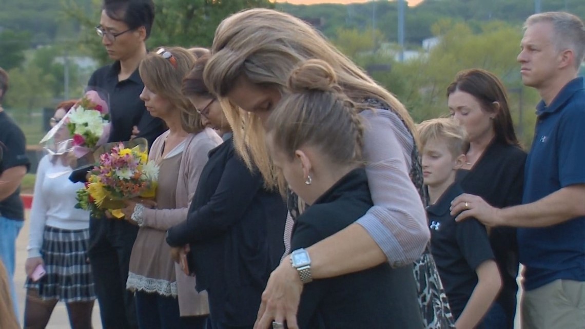 Community mourns mom, daughter killed in crash