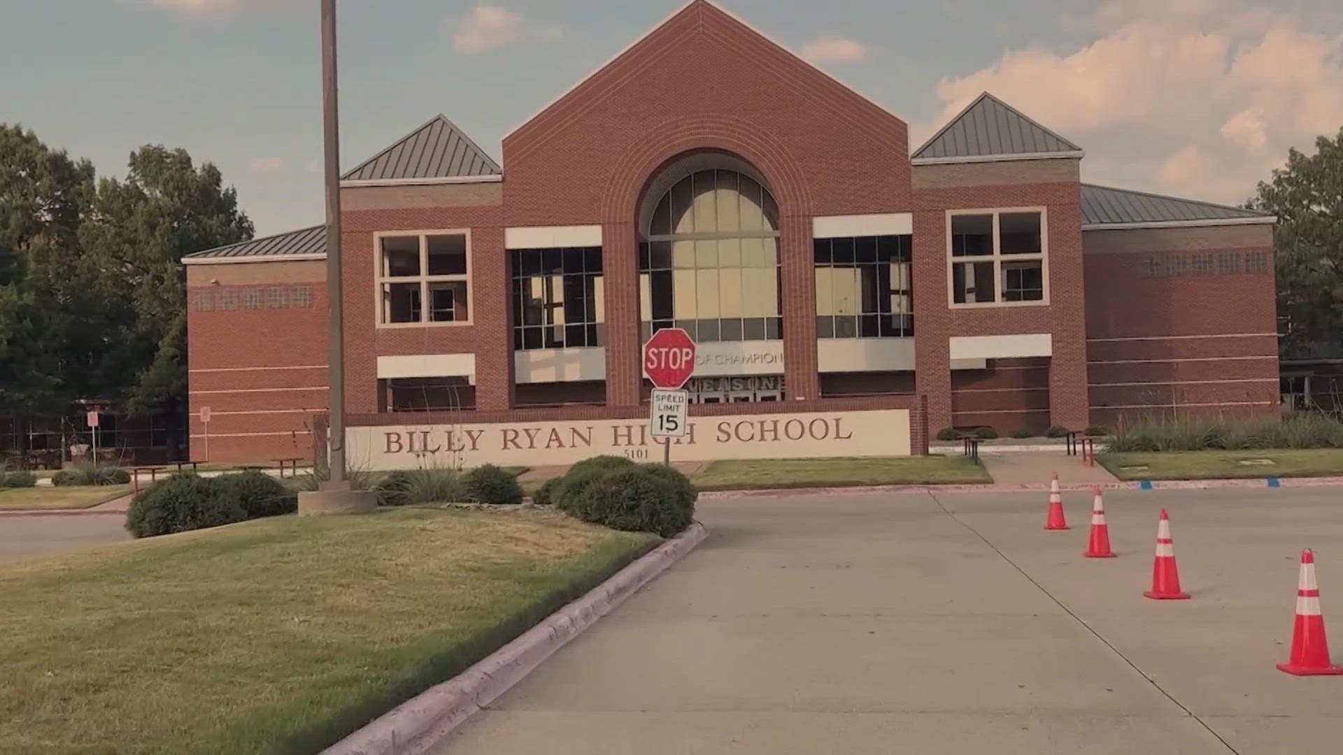 Students return to Denton high school after stabbing | wfaa.com