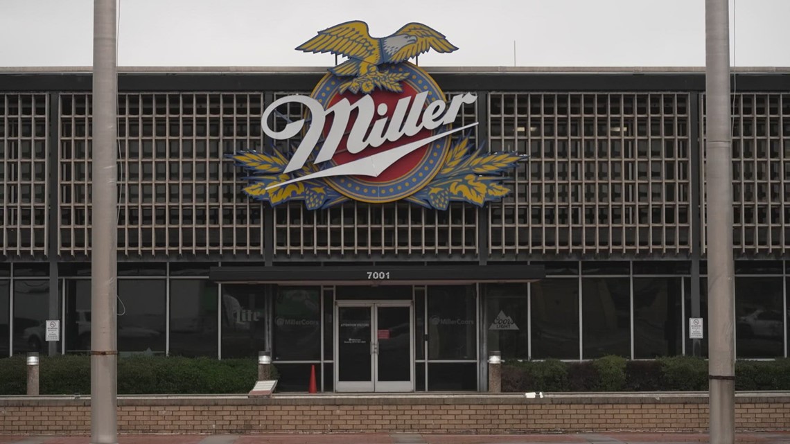 Fort Worth, TX Workers go on strike at Molson Coors brewery