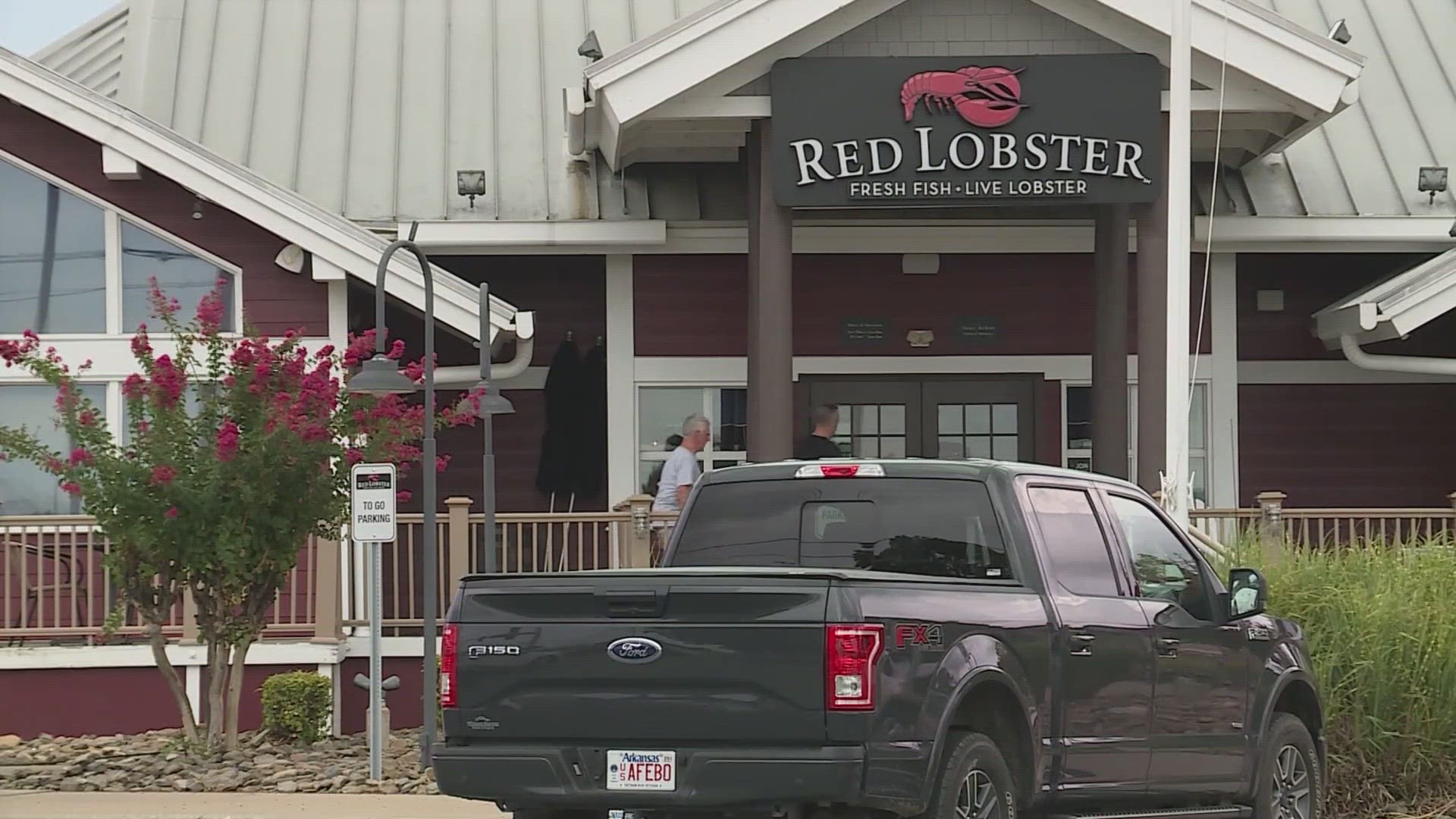 The seafood chain is allegedly looking into a Chapter 11 bankruptcy filing to renegotiate leases as well as address long-term contracts and rising labor costs.