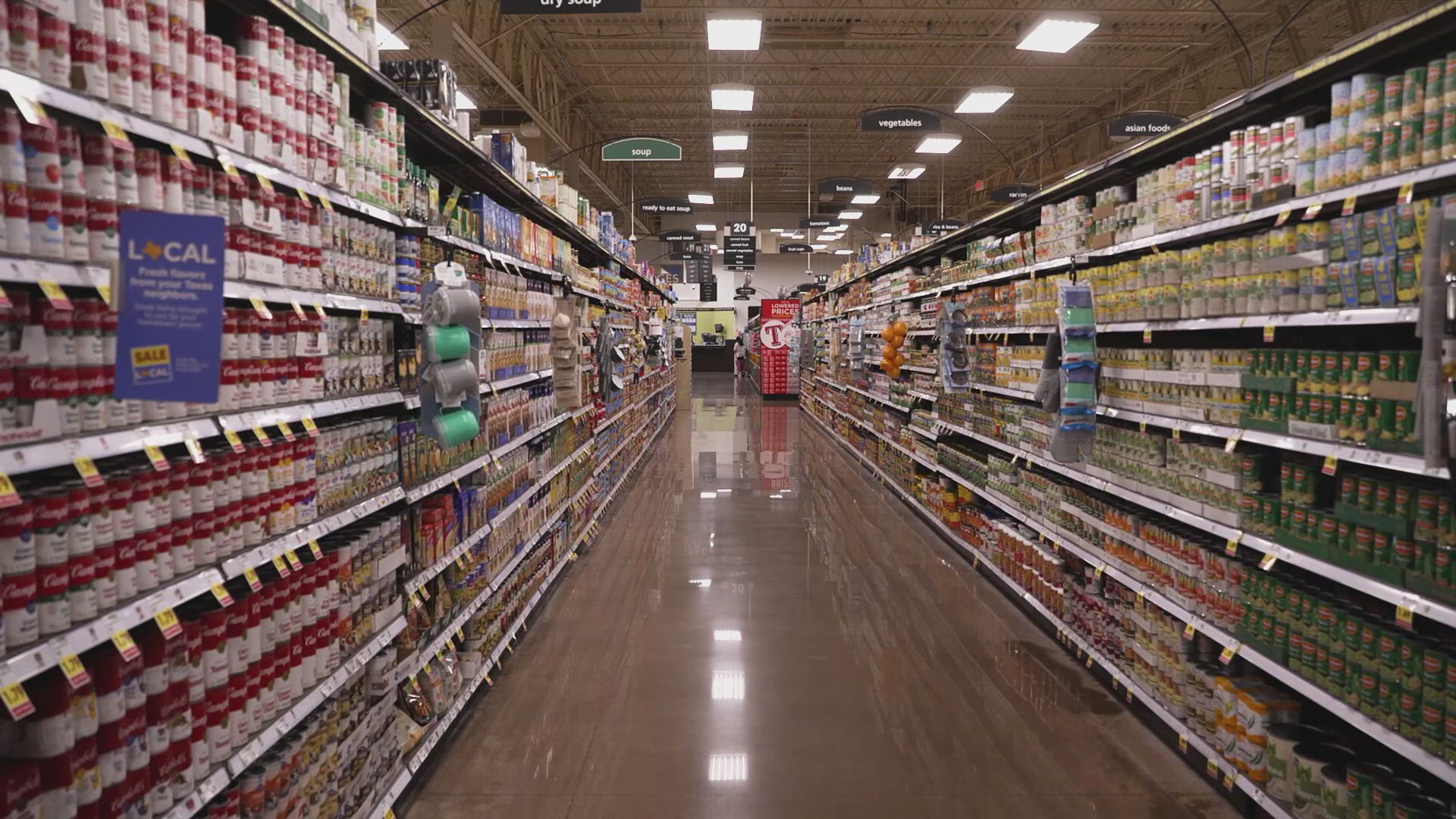 If it seems like there are more grocery store openings than ever in Dallas-Fort Worth, it's not your imagination, data from the Weitzman Group shows. 