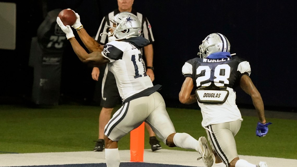 Dallas Cowboys wide receiver Cedrick Wilson (1) warms up prior to