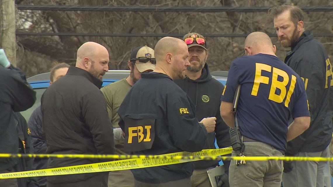 Officers continue to search for the suspect in the armed robbery of an ...