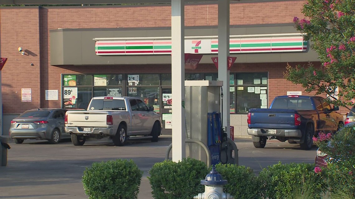 Dallasarea 7Eleven shooting Clerk killed, suspect wanted