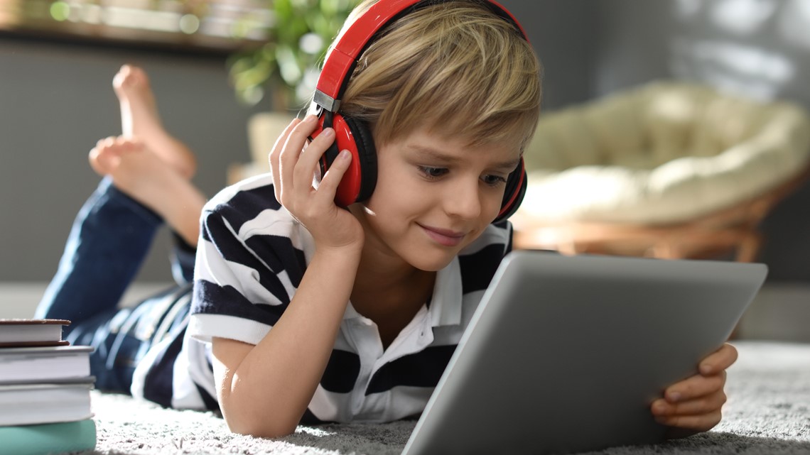 Headphones and hearing loss in children | wfaa.com