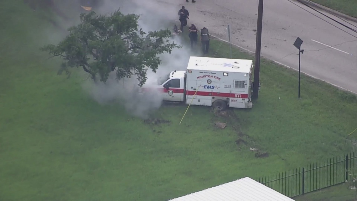 Texas man leads police on a chase in a stolen ambulance | wfaa.com