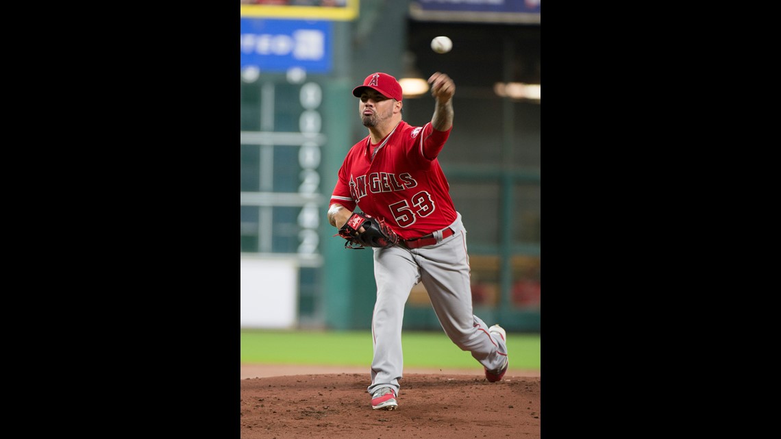 Angels defeat the Astros 3-2