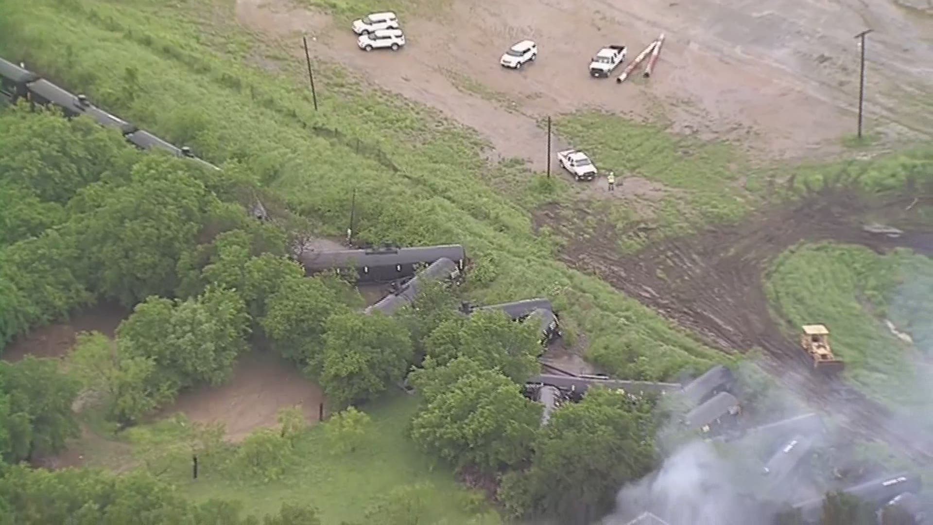 RAW VIDEO: Railroad cars carrying ethanol crash in south Fort Worth, causing house evacuations