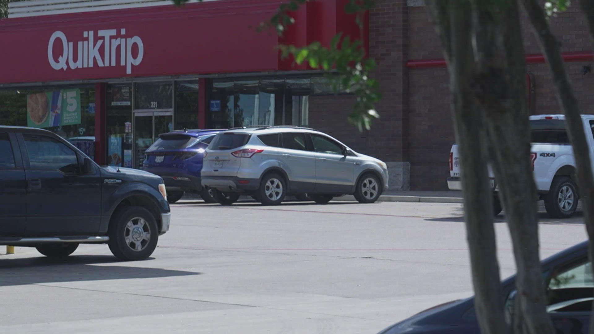 North Texas parking lot fight leads to fatal shooting | wfaa.com
