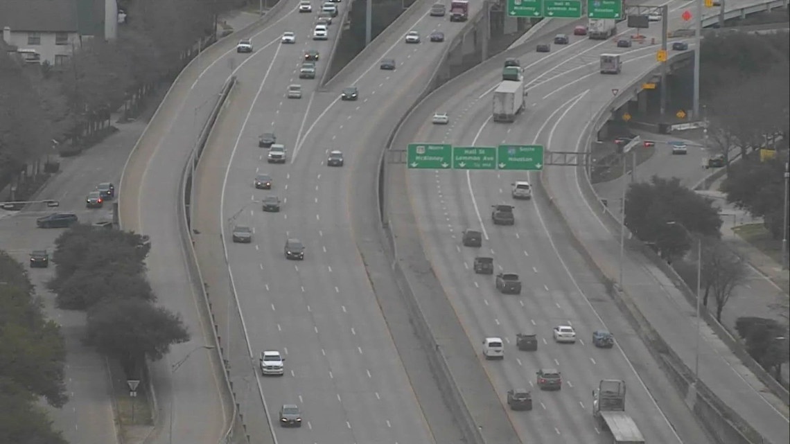 TxDOT crews out patrolling and treating slick roads | wfaa.com
